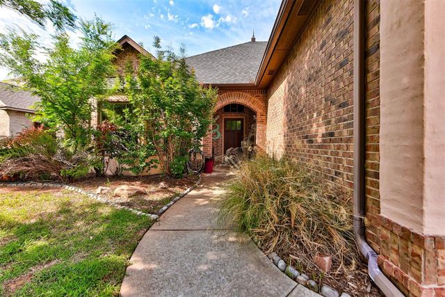 19513 Crest Ridge Drive, Edmond, OK 73012