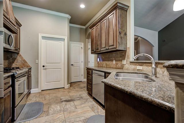 19513 Crest Ridge Drive, Edmond, OK 73012