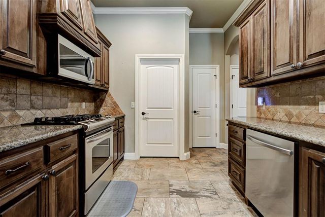 19513 Crest Ridge Drive, Edmond, OK 73012