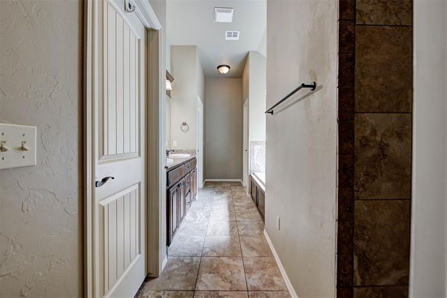 19513 Crest Ridge Drive, Edmond, OK 73012