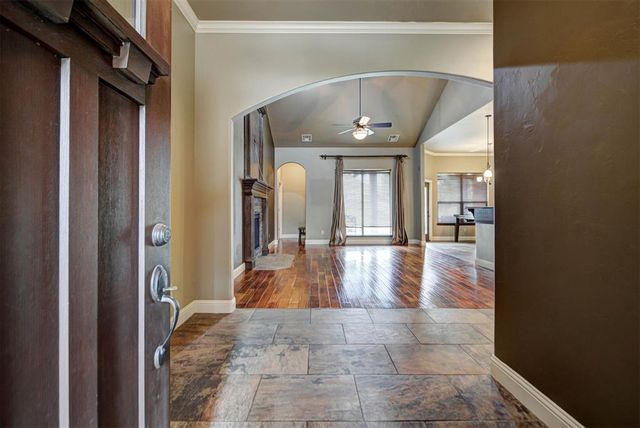 19513 Crest Ridge Drive, Edmond, OK 73012