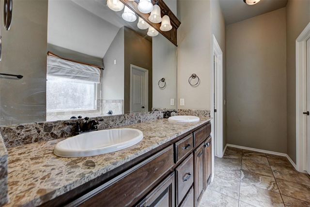 19513 Crest Ridge Drive, Edmond, OK 73012
