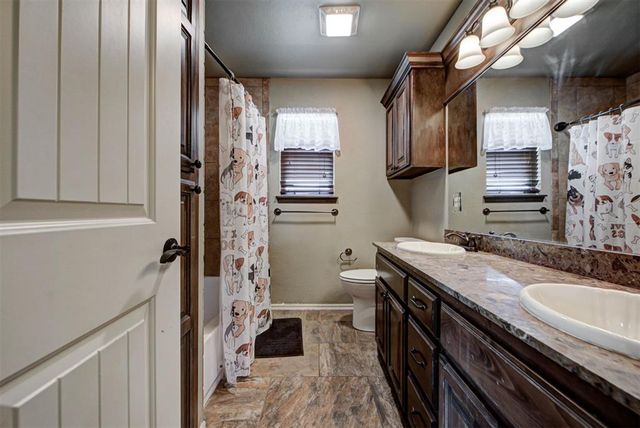 19513 Crest Ridge Drive, Edmond, OK 73012