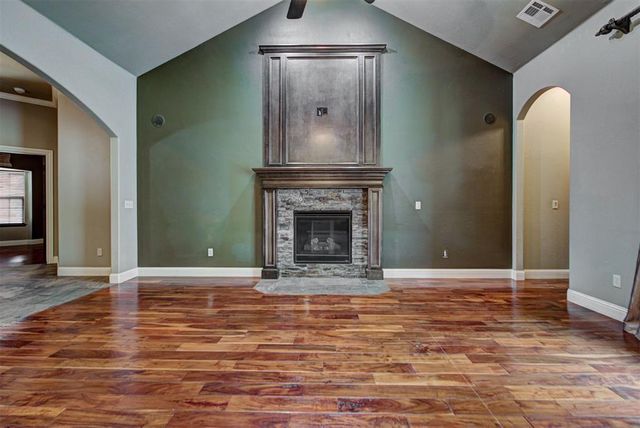 19513 Crest Ridge Drive, Edmond, OK 73012