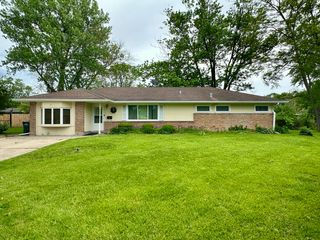 8 Waverly Court, Park Forest, IL 60466