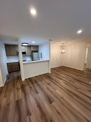 108 Glengarry Drive 102, Bloomingdale, IL 60108