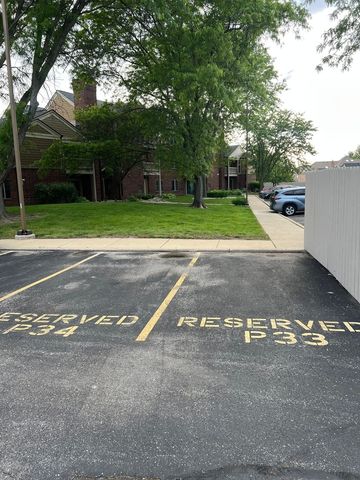 108 Glengarry Drive 102, Bloomingdale, IL 60108