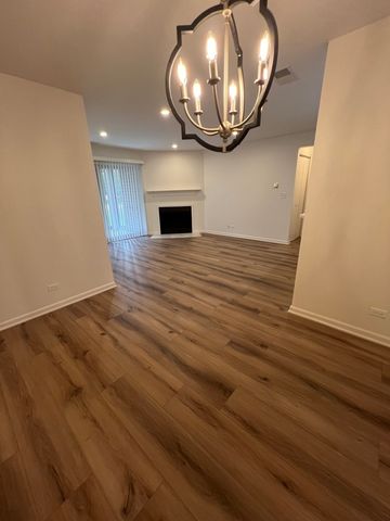 108 Glengarry Drive 102, Bloomingdale, IL 60108