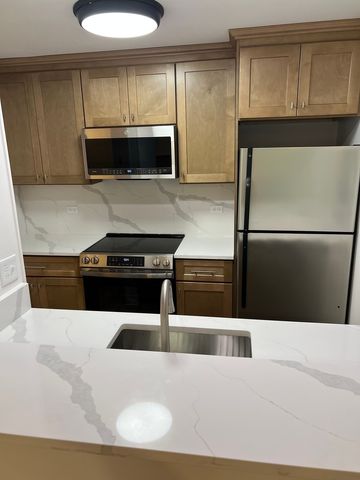 108 Glengarry Drive 102, Bloomingdale, IL 60108