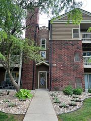 108 Glengarry Drive 102, Bloomingdale, IL 60108