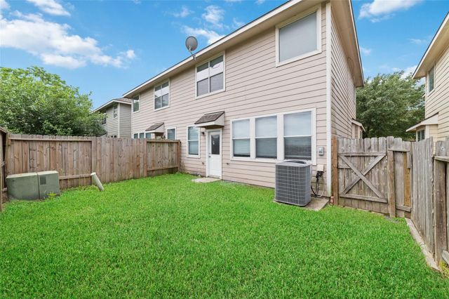 8734 Rainglen Lane, Houston, TX 77044