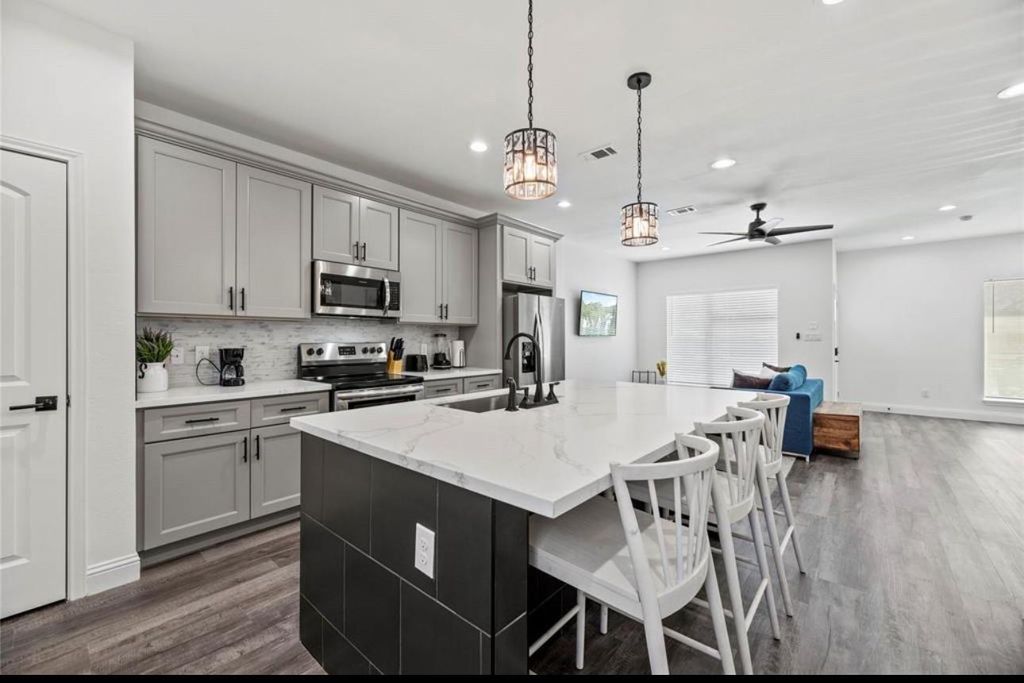8634 Scott B Street, Houston, TX 77051