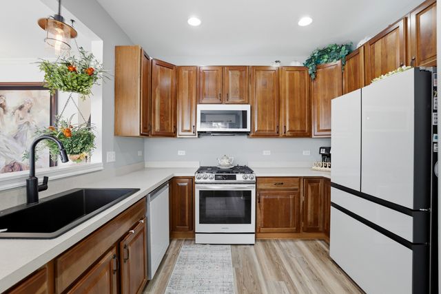 13370 Arboretum Lane, Huntley, IL 60142