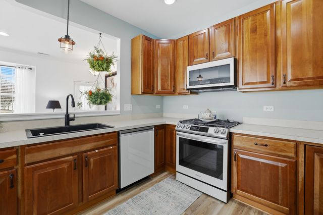 13370 Arboretum Lane, Huntley, IL 60142