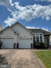 211 NATHAN HALE DR, Woodbury, NJ 08096