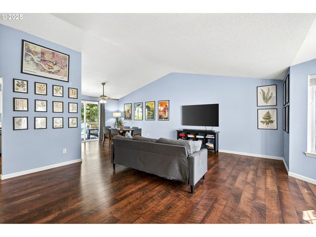 166 Nw CHERRY St, Dundee, OR 97115