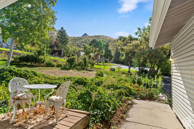 2273 E SNOQUALMIE CIR DR, Layton, UT 84040