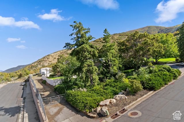 2273 E SNOQUALMIE CIR DR, Layton, UT 84040