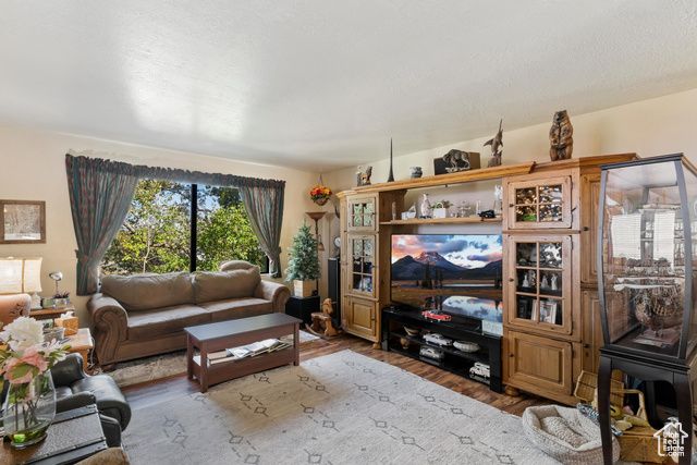 2273 E SNOQUALMIE CIR DR, Layton, UT 84040