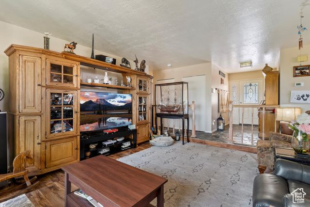 2273 E SNOQUALMIE CIR DR, Layton, UT 84040