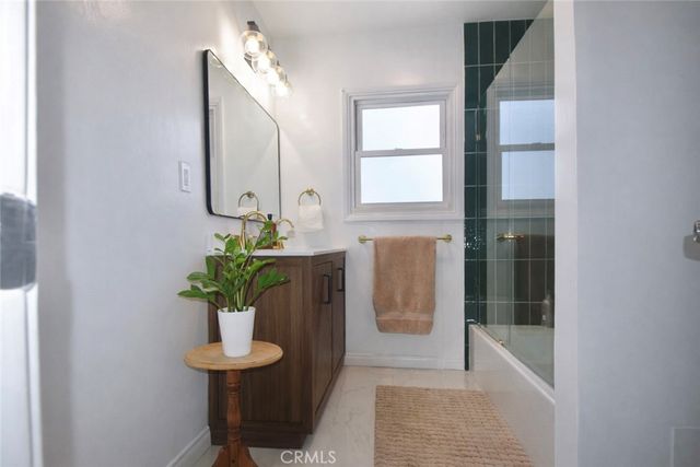 1334 E 1st Street 12, Long Beach, CA 90802