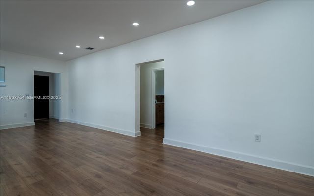 426 SW 26th Rd, Miami, FL 33129