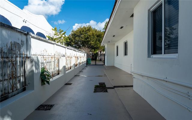 426 SW 26th Rd, Miami, FL 33129