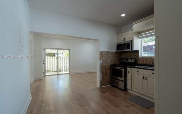 426 SW 26th Rd, Miami, FL 33129