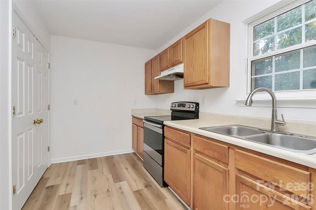1215 Mcallister Drive, Charlotte, NC 28216