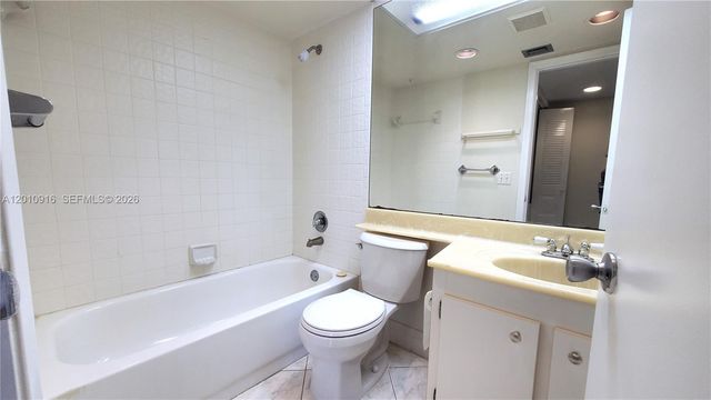 901 SW 128th Ave 311E, Pembroke Pines, FL 33027