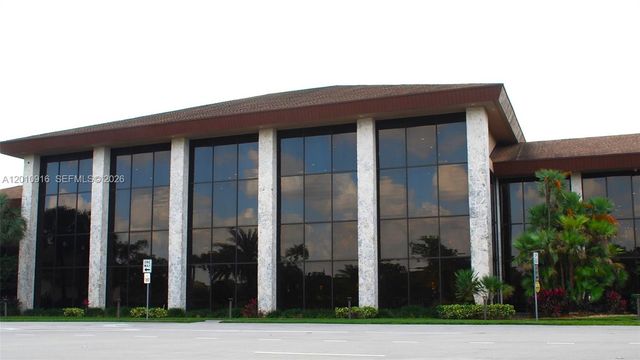 901 SW 128th Ave 311E, Pembroke Pines, FL 33027