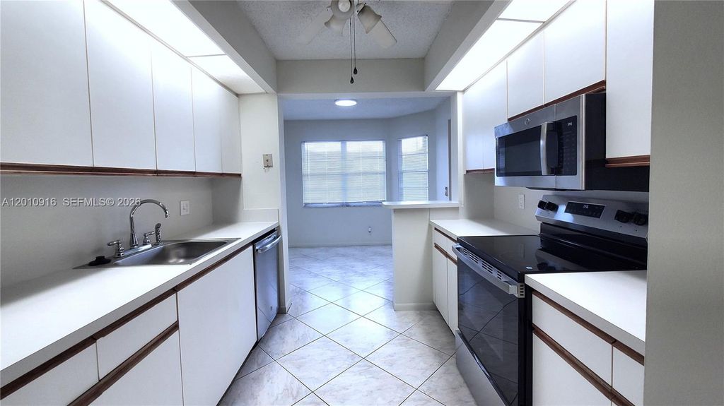 901 SW 128th Ave 311E, Pembroke Pines, FL 33027