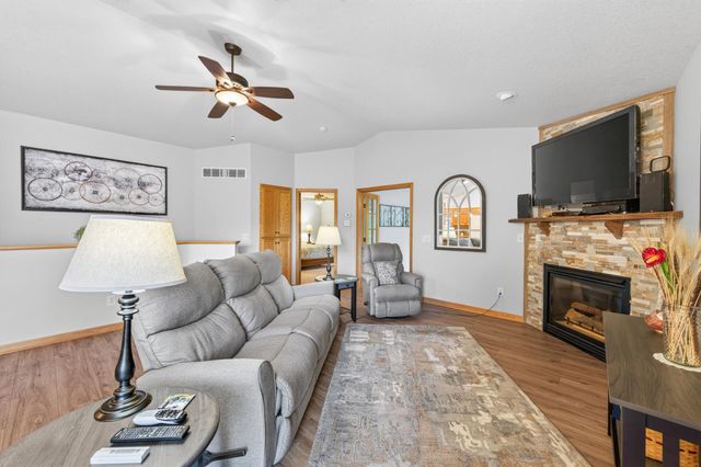 5026 Grenadier Avenue N, Oakdale, MN 55128