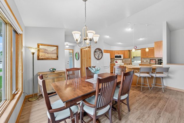 5026 Grenadier Avenue N, Oakdale, MN 55128