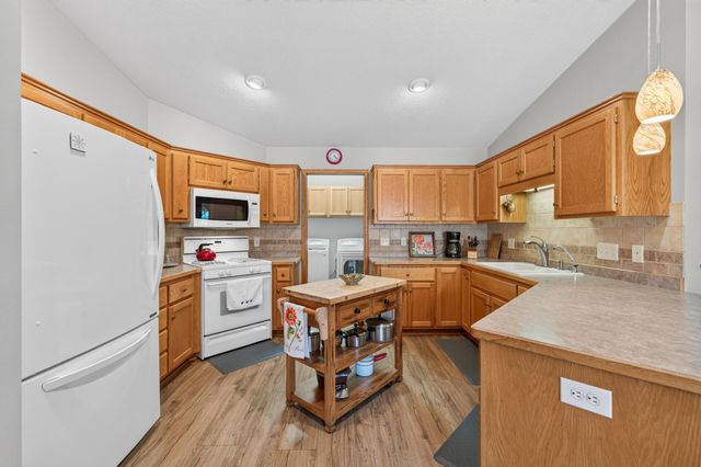 5026 Grenadier Avenue N, Oakdale, MN 55128