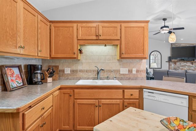 5026 Grenadier Avenue N, Oakdale, MN 55128