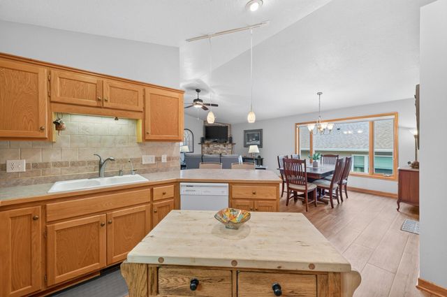 5026 Grenadier Avenue N, Oakdale, MN 55128