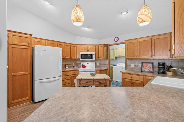 5026 Grenadier Avenue N, Oakdale, MN 55128