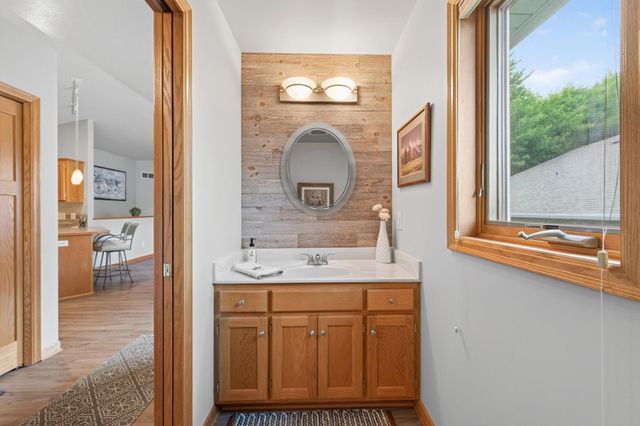 5026 Grenadier Avenue N, Oakdale, MN 55128