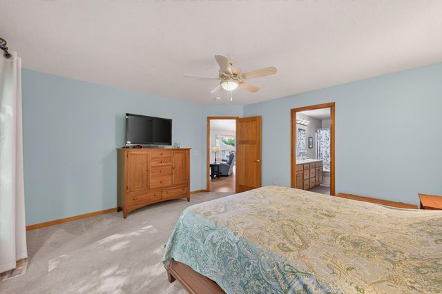 5026 Grenadier Avenue N, Oakdale, MN 55128