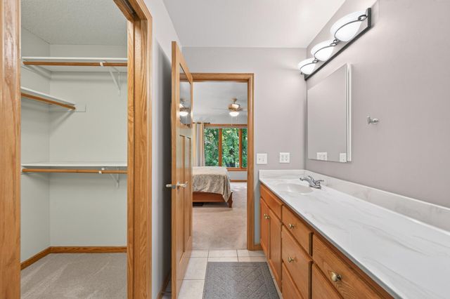 5026 Grenadier Avenue N, Oakdale, MN 55128