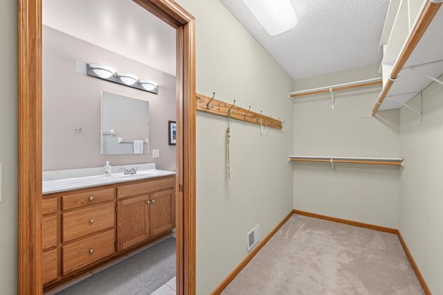 5026 Grenadier Avenue N, Oakdale, MN 55128