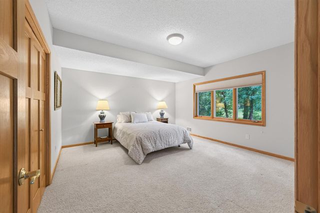 5026 Grenadier Avenue N, Oakdale, MN 55128
