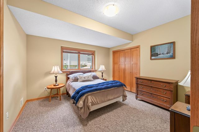 5026 Grenadier Avenue N, Oakdale, MN 55128
