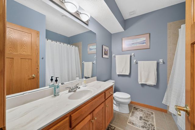 5026 Grenadier Avenue N, Oakdale, MN 55128