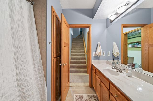 5026 Grenadier Avenue N, Oakdale, MN 55128