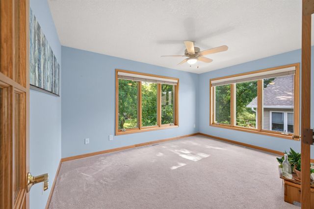 5026 Grenadier Avenue N, Oakdale, MN 55128
