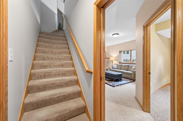 5026 Grenadier Avenue N, Oakdale, MN 55128
