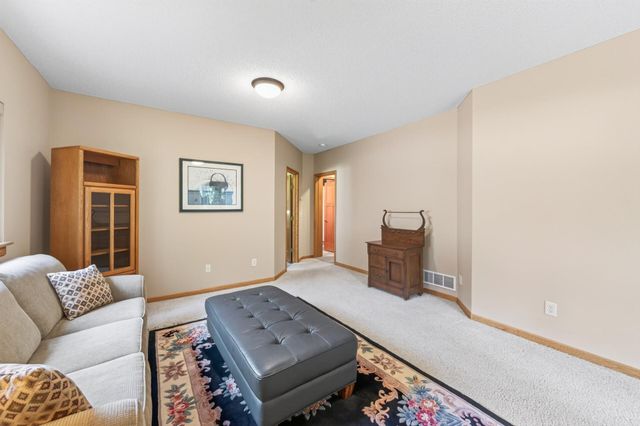 5026 Grenadier Avenue N, Oakdale, MN 55128