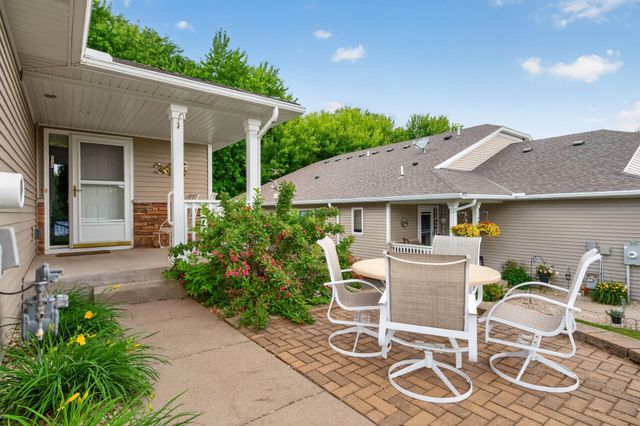 5026 Grenadier Avenue N, Oakdale, MN 55128